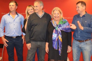 Carrió pidió perdón por las "metidas de pata" y felicitó a los ganadores