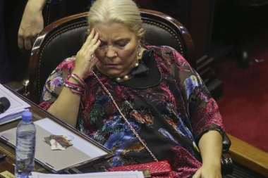 Carrió se queda sin fueros ante una demanda civil