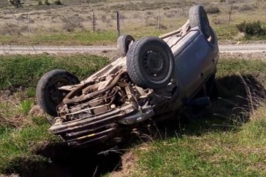 Tres trabajadores resultaron lesionados en un vuelco