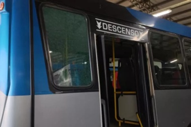 Rompieron el vidrio de un colectivo y una joven resultó herida