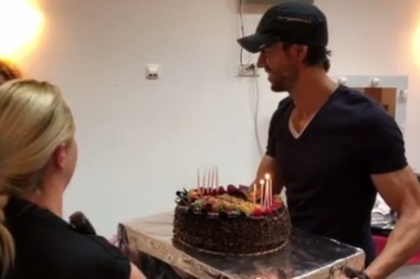 Por una polémica actitud con su torta de cumpleaños destrozaron a Enrique Iglesias en las redes