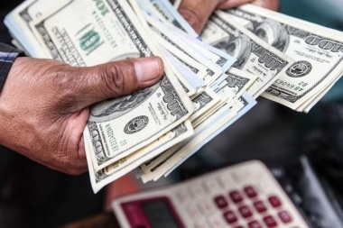 El dólar se disparó y marcó un nuevo récord