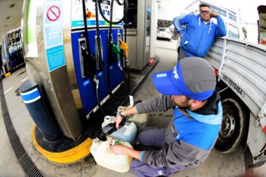 Lluvia de pálidas: advierten por una nueva suba de la nafta que podría impactar sobre otros precios