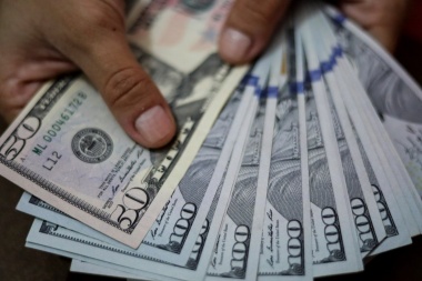 Impuesto al dólar: quedarán excluídas las compras hechas antes de la sanción de la ley