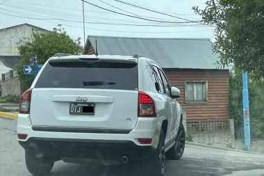 Busca a una camioneta en Ushuaia que "lo atropelló a propósito" y se escapó