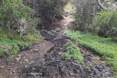 Denuncian deterioro del sendero Túnel - Río Encajonado por motos y cuatriciclos