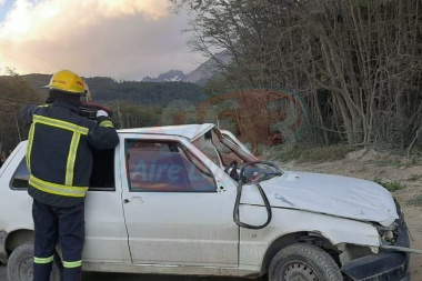 Conductora alcoholizada volcó  y quedó detenida