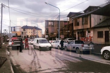 Una madre y su bebé cayeron desde un primer piso