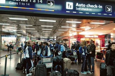 Aerolíneas Argentinas suspendió a 376 trabajadores y habrá una jornada de protesta