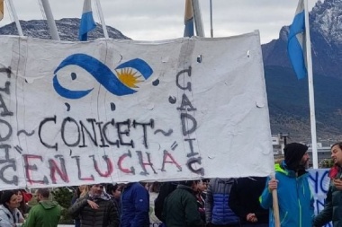 Trabajadores del Cadic-Conicet protestan en Ushuaia: "Se lo está dejando morir de hambre"