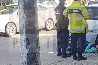 Un joven fue encontrado en la calle, inconsciente y con una herida sangrante en la cabeza