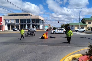Motociclistas con lesiones tras chocar en el centro de Río Grande