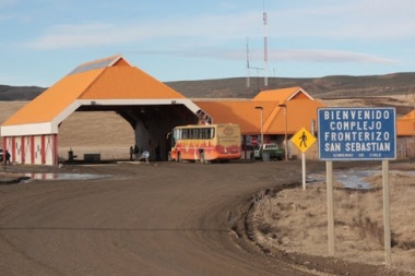 Confirman horarios de apertura y cierre de frontera y requisitos para viajar por tierra