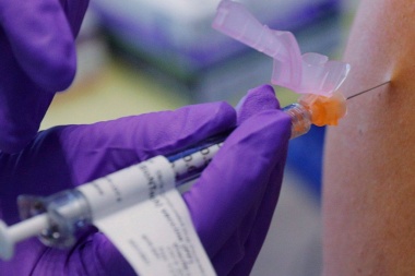El Vaticano llama a vacunarse para "no poner en riesgo la salud pública"