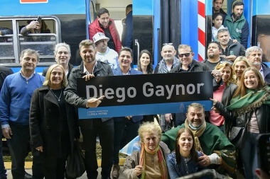 San Antonio de Areco recibió un tren con pasajeros luego de 30 años