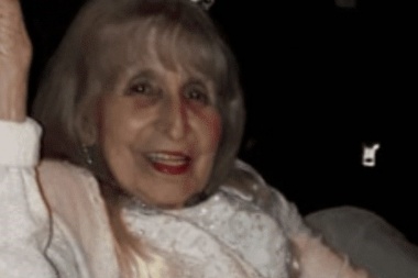 A los 90 años, Adela tuvo su postergada fiesta de 15