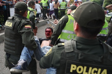 Cinco muertos. cientos de heridos y bloqueo a la ayuda humanitaria a Venezuela