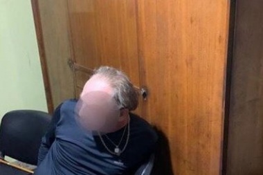Villa Devoto: acusan a un docente por pedofilia, y al ser detenido lo encuentran con un menor en la cama