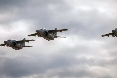 Desplegaron aviones de combate Pampa III frente a las Islas Malvinas