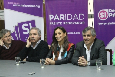 Malena junto a Solá y Britos en Chivilcoy: "Si incorporamos a la mujeres al trabajo, podemos salir de la crisis"