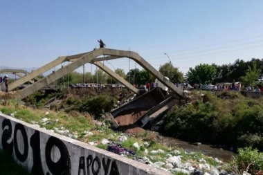 Se desplomó un puente en Tucumán
