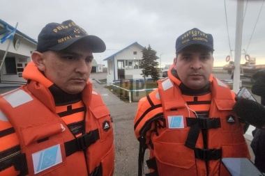 Los efectivos de Prefectura que rescataron a una joven del río Grande señalaron “se agarró de un témpano de hielo y eso la salvó”