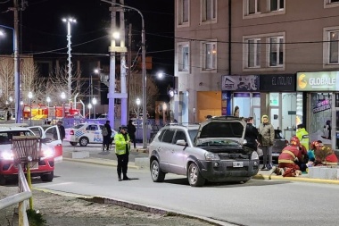 Hospitalizados tras impactar contra un cantero en Ushuaia