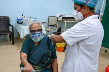 La crisis del Covid en India: qué va a pasar acá con los que recibieron la vacuna Covishield