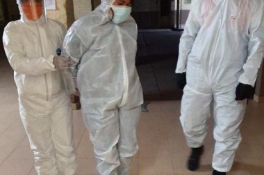 Detienen a una empleada municipal en Santiago del Estero por tomar mate con una paciente de coronavirus