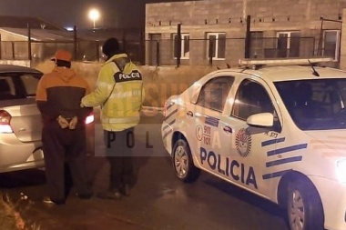 Los primeros detenidos de la cuarentena fueron cuatro jóvenes deambulando en la calle esta madrugada