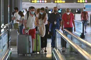 Brasil: vuelve el uso de barbijos en aeropuertos y aviones por Covid