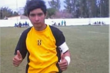 Tragedia en Santa Fe. Un chico de 17 años atajó un penal con el pecho y falleció