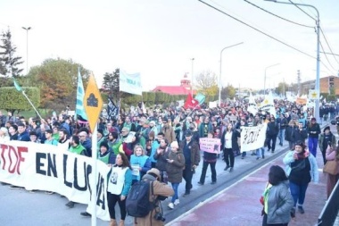 Multitudinaria Marcha Universitaria en Tierra del Fuego