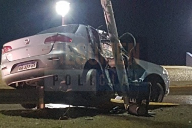 Un muerto en otro impacto fatal contra una columna de la avenida Héroes de Malvinas