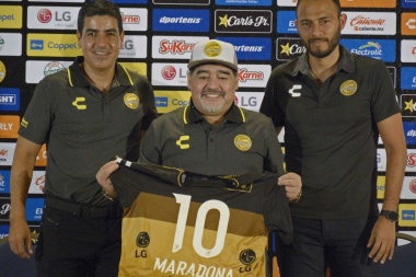 Maradona faltó a la práctica y ya tiene colegas que lo catalogan como "enfermo"