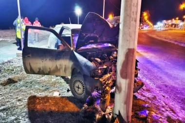 Cuatro jóvenes lesionadas tras colisionar contra una columna en la rotonda de Cemep