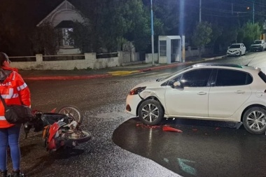 Motociclista lesionado como consecuencia de un choque en Rivadavia y Magallanes