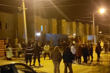 La escuela 42 de duelo por la muerte de uno de sus alumnos en el incendio de anoche