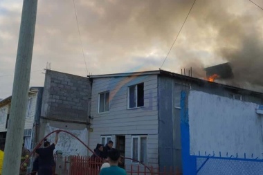 Incendio en Río Grande: Padre e hijo pudieron escapar de las llamas