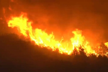 En plena ola de calor, el fuego en el sur ya lleva 37 días y hay siete provincias con incendios