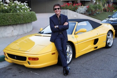 Pastor evangelista maneja Ferrari y dice que es una bendición "extravagante" de Dios