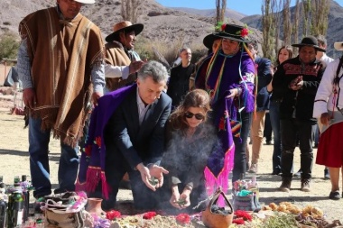 En campaña: Macri pidió a la Pachamama "paz, armonía y trabajo para todos"