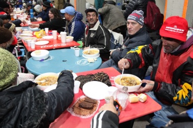 Para imitar: Abrigos, comida y solidaridad: en la noche más fría del año, River abrió sus puertas a personas en situación de calle