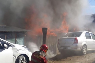 Desvastador incendio deja a una familia en la calle