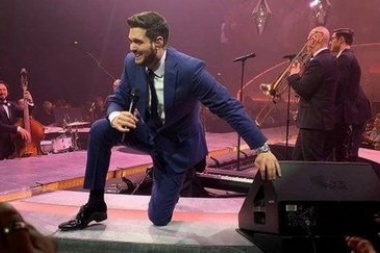 ¡Ternura total! Michael Bublé subió al escenario con Vida y emocionó hasta a Luisana Lopilato