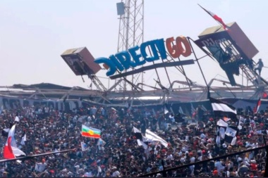 Colapsó el techo del estadio de Colo-Colo: aún no se sabe cuántos son los hinchas heridos