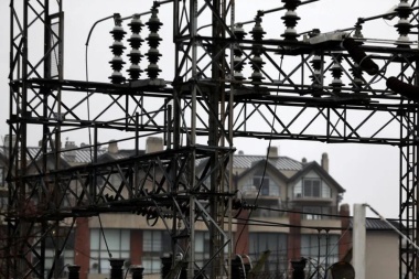 Tarifas de electricidad: el Gobierno autorizó subas de hasta 73% para las grandes industrias