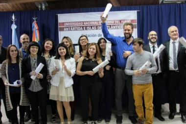 La UNTDF graduó a sus primeros 10 egresados