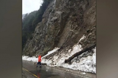 Un nuevo derrumbe en la ruta 40 interrumpió el Camino de los Siete Lagos