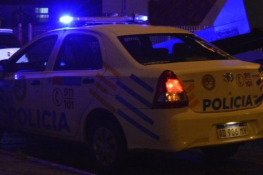 Con un cuchillo, un hombre atacó a una mujer: Le provocó heridas y quedó detenido